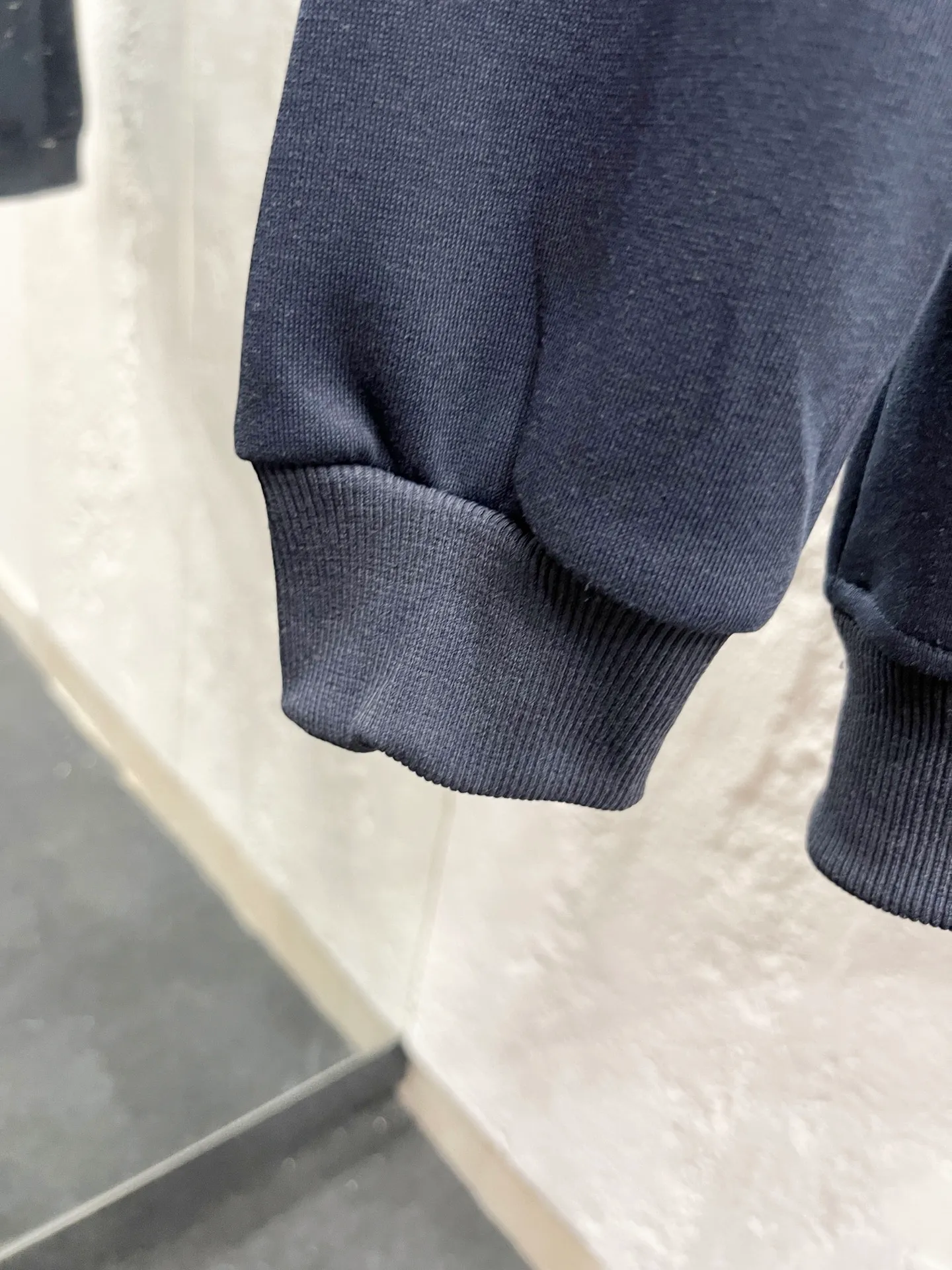 🅿️250 Style number: T63 pure cotton zipper sweatshirt, milk white, black, navy blue, gray, four colors Size: M-90-110 catties L-110-130 catties XL-130-150 catties 2XL-150-170 catties Color: navy blue